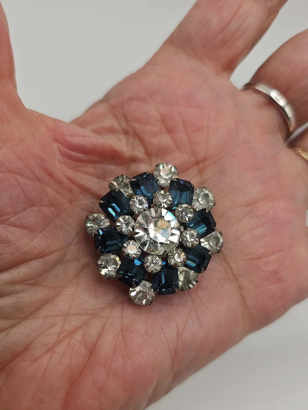 Vintage-Style Crystal Flower Brooch in Deep Blue and Clear. Brilliant Sparkle